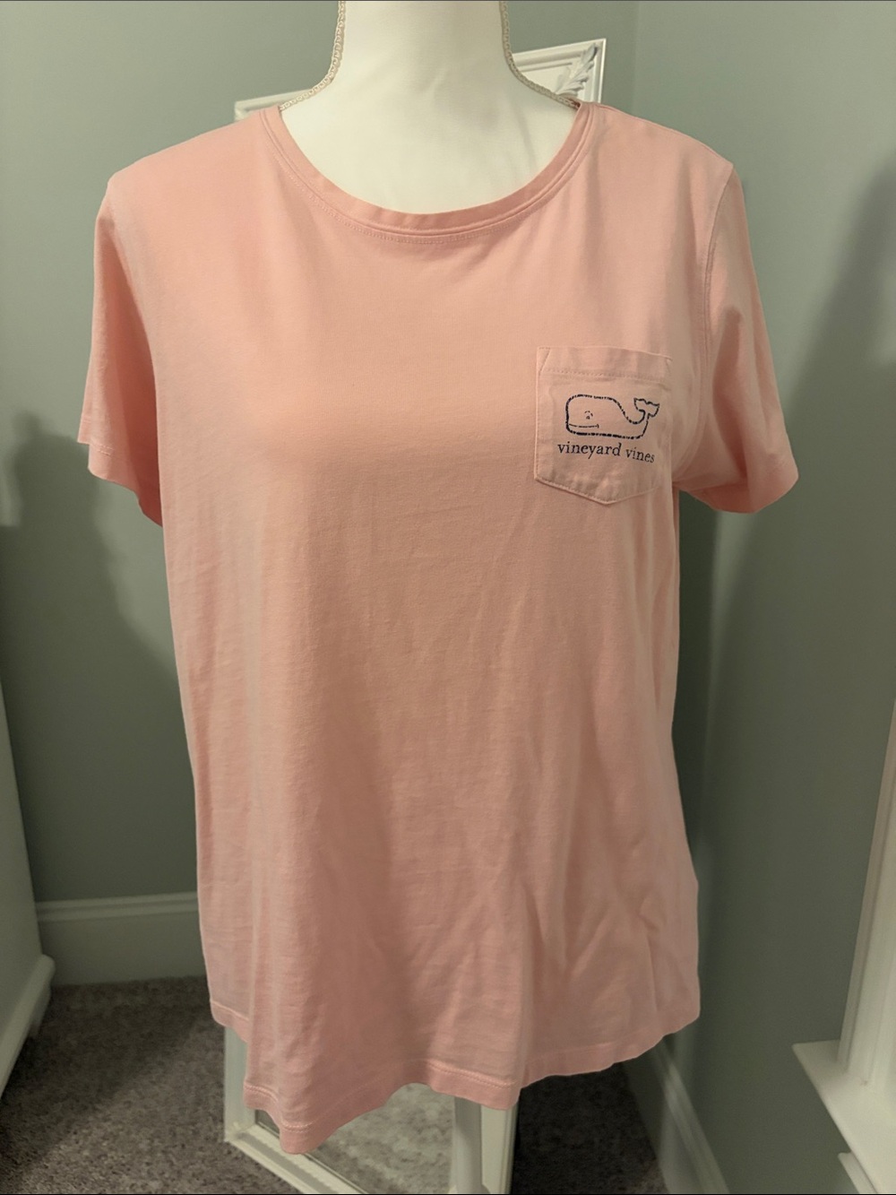 Vineyard Vines pink t-shirt w/ whale pocket in navy blue, size L.